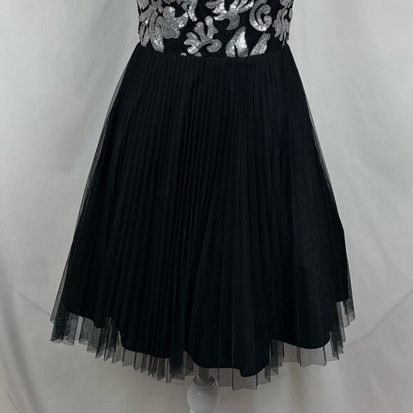 Xscape Black W Metallic Silver Sequins Pleated Event Occasion Dress NWOT Size 2 - Picture 4 of 13